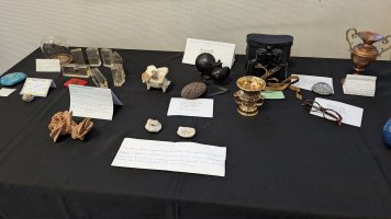 Cabinet de curiosités au CDI